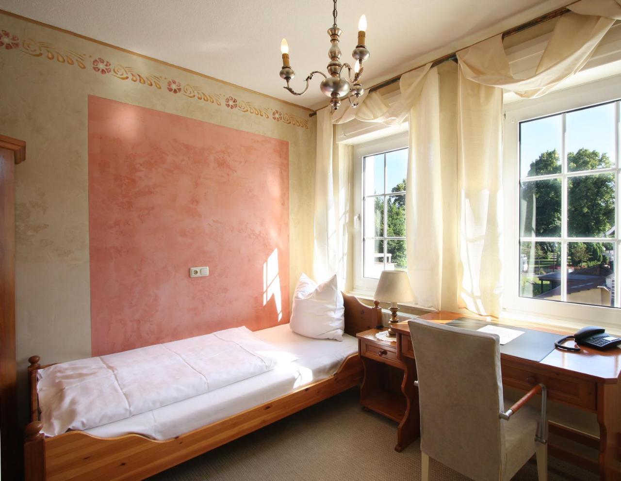 Hotel-Restaurant Saelzerhof Salzkotten Экстерьер фото